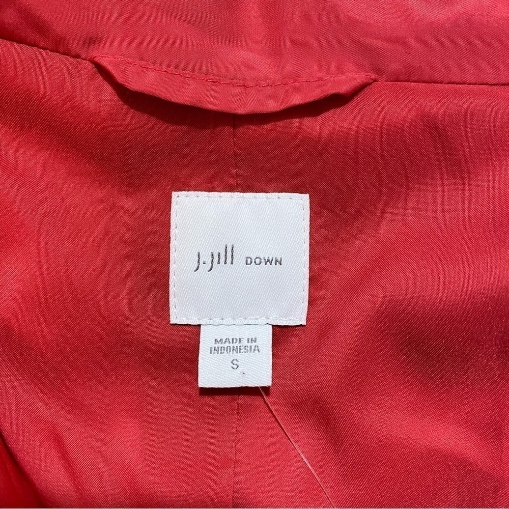 J. Jill Down Puffer coat in Carmine Red. Snap front closure Size Small - Picture 8 of 14